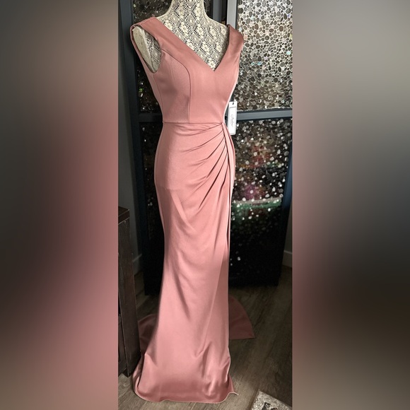 J’adore gown - Picture 6 of 8